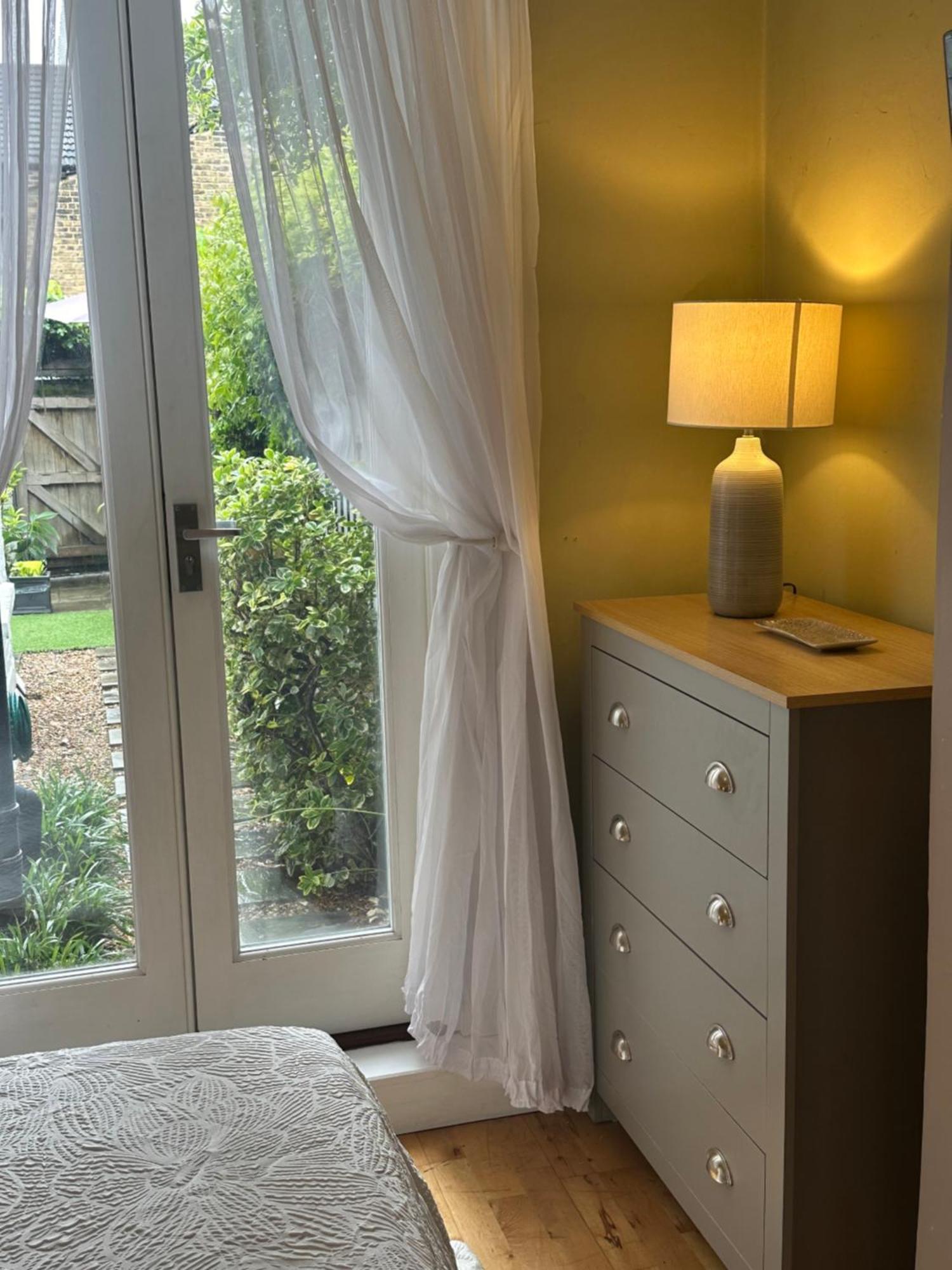 My Sky Secret Garden 1 Bedroom London Exterior photo
